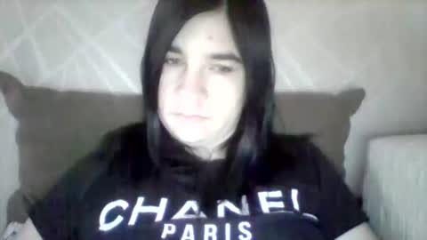sweet_love2223 online show from June 3, 6:38 am