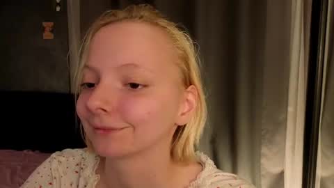 Snapshot of sweet_lynx chatting on June 27, 6:46 pm Lana online show from June 27, 6:46 pm