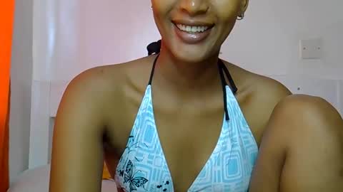 Snapshot of sweet_melod chatting on May 13, 5:27 am Linda online show from May 13, 5:27 am