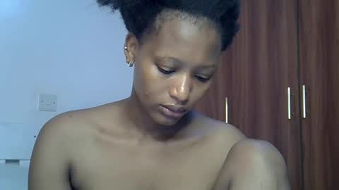 Snapshot of sweet_melod chatting on May 20, 2:18 am Linda online show from May 20, 2:18 am