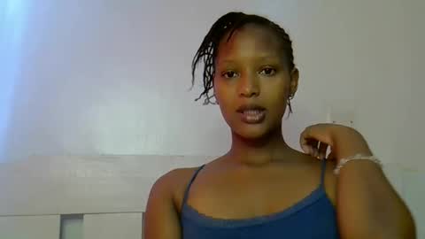Snapshot of sweet_melod chatting on May 27, 5:15 am Linda online show from May 27, 5:15 am
