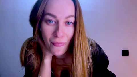 Mia online show from October 20, 8:09 pm
