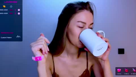 Snapshot of sweet_mia_91 chatting on April 26, 10:57 am Mia online show from April 26, 10:57 am