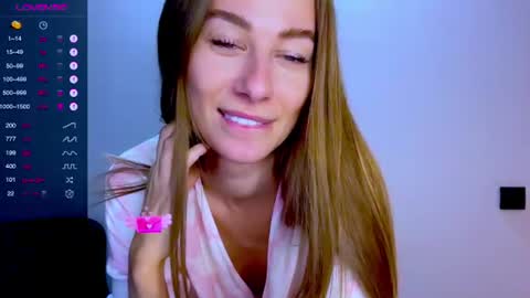Snapshot of sweet_mia_91 chatting on June 20, 12:08 pm Mia online show from June 20, 12:08 pm