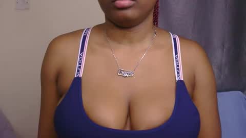 Snapshot of sweet_miah12 chatting on May 24, 5:01 am Queen debby online show from May 24, 5:01 am