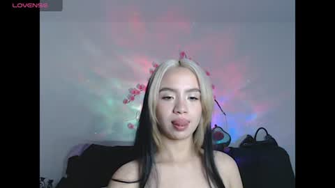 Snapshot of sweet_molly420 chatting on June 11, 11:03 pm sweet molly420 online show from June 11, 11:03 pm