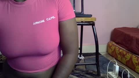 Snapshot of sweet_monalisa93 chatting on May 24, 6:18 am Lisa online show from May 24, 6:18 am