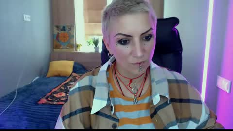 sweet_n_strong online show from June 6, 11:15 am