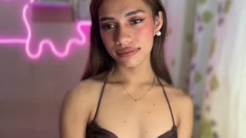 Snapshot of sweet_nikki03 chatting on September 24, 9:29 pm sweet_nikki03 online show from September 24, 9:29 pm