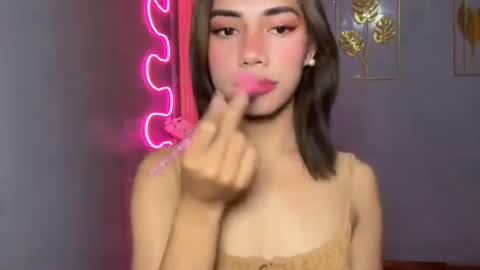 Snapshot of sweet_nikki03 chatting on April 4, 10:24 am sweet_nikki03 online show from April 4, 10:24 am