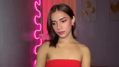 Snapshot of sweet_nikki03 chatting on April 16, 6:19 pm sweet_nikki03 online show from April 16, 6:19 pm