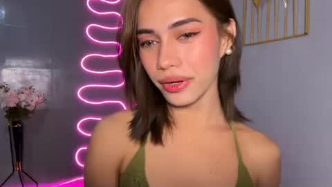 Snapshot of sweet_nikki03 chatting on April 18, 8:40 am sweet_nikki03 online show from April 18, 8:40 am