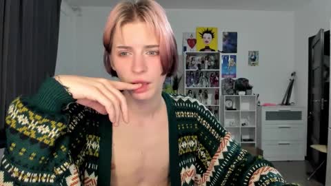 kira online show from March 1, 8:22 pm