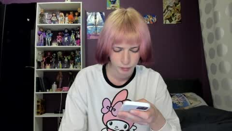 Snapshot of sweet_peach__ chatting on April 27, 8:07 pm kira online show from April 27, 8:07 pm