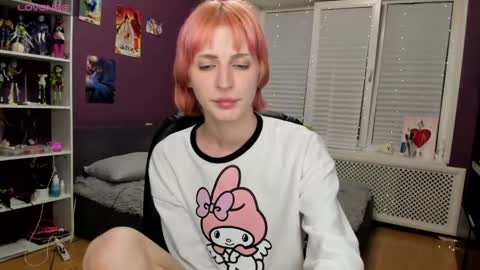 Snapshot of sweet_peach__ chatting on May 15, 7:32 pm kira online show from May 15, 7:32 pm