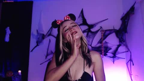 Snapshot of sweet_penny_ chatting on October 19, 9:26 pm Penny  online show from October 19, 9:26 pm