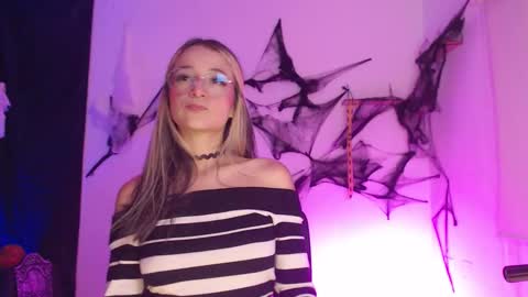 Snapshot of sweet_penny_ chatting on October 30, 11:27 pm Penny  online show from October 30, 11:27 pm