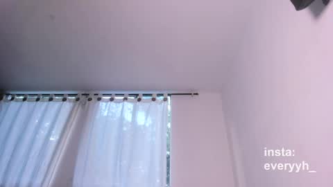Snapshot of sweet_poetry chatting on May 24, 10:48 pm Ev online show from May 24, 10:48 pm