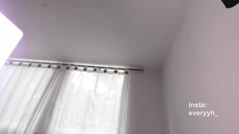 Snapshot of sweet_poetry chatting on May 29, 9:13 pm Ev online show from May 29, 9:13 pm