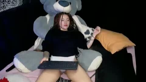 Snapshot of sweet_poisson_ chatting on February 5, 6:35 am MONIK online show from February 5, 6:35 am