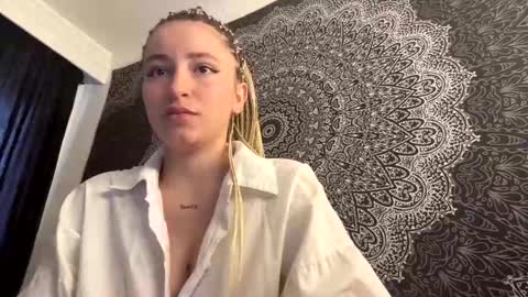 Snapshot of sweet_poisson_ chatting on May 23, 7:07 pm MONIK online show from May 23, 7:07 pm