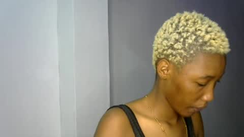 Snapshot of sweet_pussy04 chatting on June 19, 8:34 pm sweet girl online show from June 19, 8:34 pm