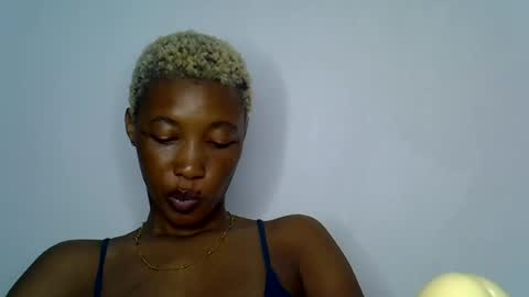 Snapshot of sweet_pussy04 chatting on June 29, 10:15 am sweet girl online show from June 29, 10:15 am