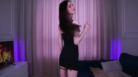 Snapshot of sweet_reverie chatting on March 10, 10:59 am Vanessa online show from March 10, 10:59 am
