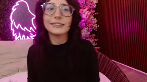 Snapshot of sweet_roxanee chatting on April 20, 8:54 pm Roxanee online show from April 20, 8:54 pm