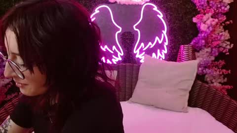 Snapshot of sweet_roxanee chatting on April 22, 9:16 pm Roxanee online show from April 22, 9:16 pm