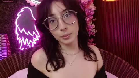 Snapshot of sweet_roxanee chatting on April 25, 9:01 pm Roxanee online show from April 25, 9:01 pm