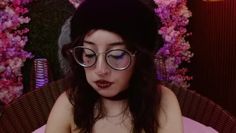 Snapshot of sweet_roxanee chatting on May 2, 8:58 pm Roxanee online show from May 2, 8:58 pm