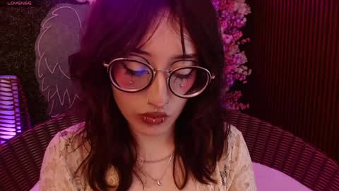Snapshot of sweet_roxanee chatting on May 5, 9:12 pm Roxanee online show from May 5, 9:12 pm