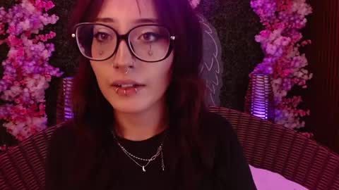 Snapshot of sweet_roxanee chatting on May 7, 9:31 pm Roxanee online show from May 7, 9:31 pm