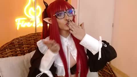 Snapshot of sweet_roxanee chatting on May 24, 9:31 pm Roxanee online show from May 24, 9:31 pm