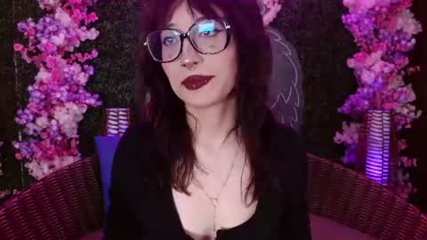 Snapshot of sweet_roxanee chatting on June 24, 9:14 pm Roxanee online show from June 24, 9:14 pm