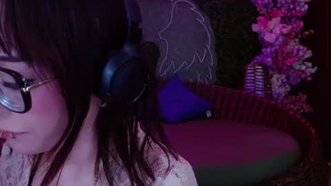 Snapshot of sweet_roxanee chatting on July 6, 4:20 am Roxanee online show from July 6, 4:20 am