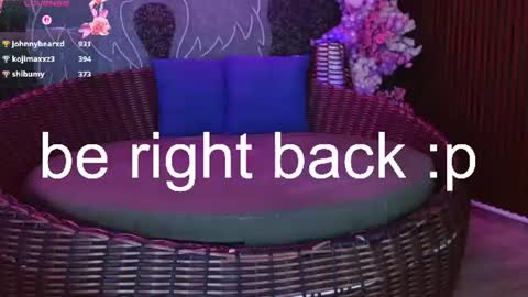 Snapshot of sweet_roxanee chatting on July 22, 4:54 pm Roxanee online show from July 22, 4:54 pm