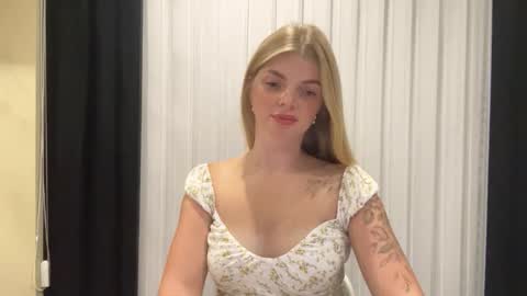 Snapshot of sweet_sinn_ chatting on September 19, 8:31 pm Mira online show from September 19, 8:31 pm