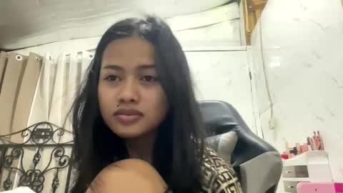 Snapshot of sweet_sirenxx chatting on April 29, 2:10 pm Leah online show from April 29, 2:10 pm