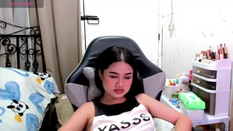Snapshot of sweet_sirenxx chatting on May 30, 6:49 pm Leah online show from May 30, 6:49 pm