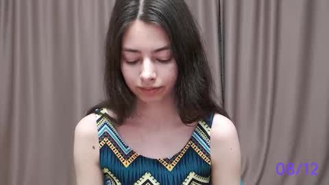 Snapshot of sweet_sweet_angel chatting on December 8, 12:52 pm Angel online show from December 8, 12:52 pm