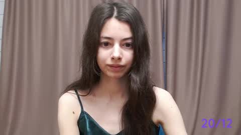 Snapshot of sweet_sweet_angel chatting on December 20, 9:11 am Angel online show from December 20, 9:11 am