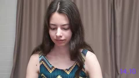 Snapshot of sweet_sweet_angel chatting on October 14, 9:43 am Angel online show from October 14, 9:43 am