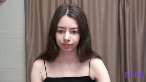 Snapshot of sweet_sweet_angel chatting on May 7, 9:25 am Angel online show from May 7, 9:25 am