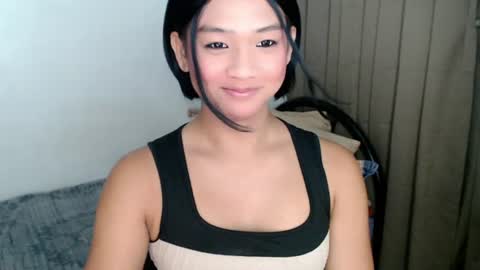 Snapshot of sweet_tenshi chatting on July 2, 10:49 pm tenshi online show from July 2, 10:49 pm