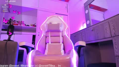 Snapshot of sweet_tiiina chatting on December 11, 3:13 am online show from December 11, 3:13 am