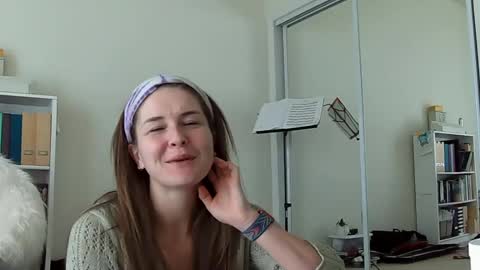 Snapshot of sweet_truffle chatting on December 8, 2:30 pm Heidi Brenner - Please check bio for schedule FAQ online show from December 8, 2:30 pm