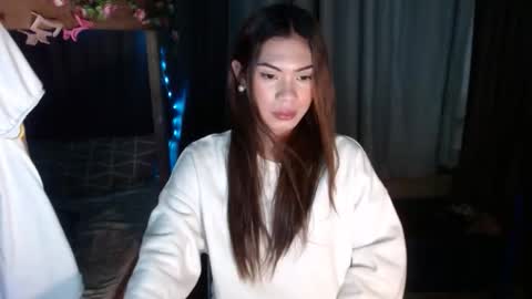 Snapshot of sweet_vell chatting on April 23, 11:20 am sweet_vell online show from April 23, 11:20 am
