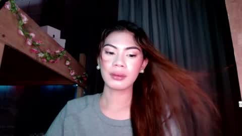 Snapshot of sweet_vell chatting on May 15, 10:39 pm sweet_vell online show from May 15, 10:39 pm